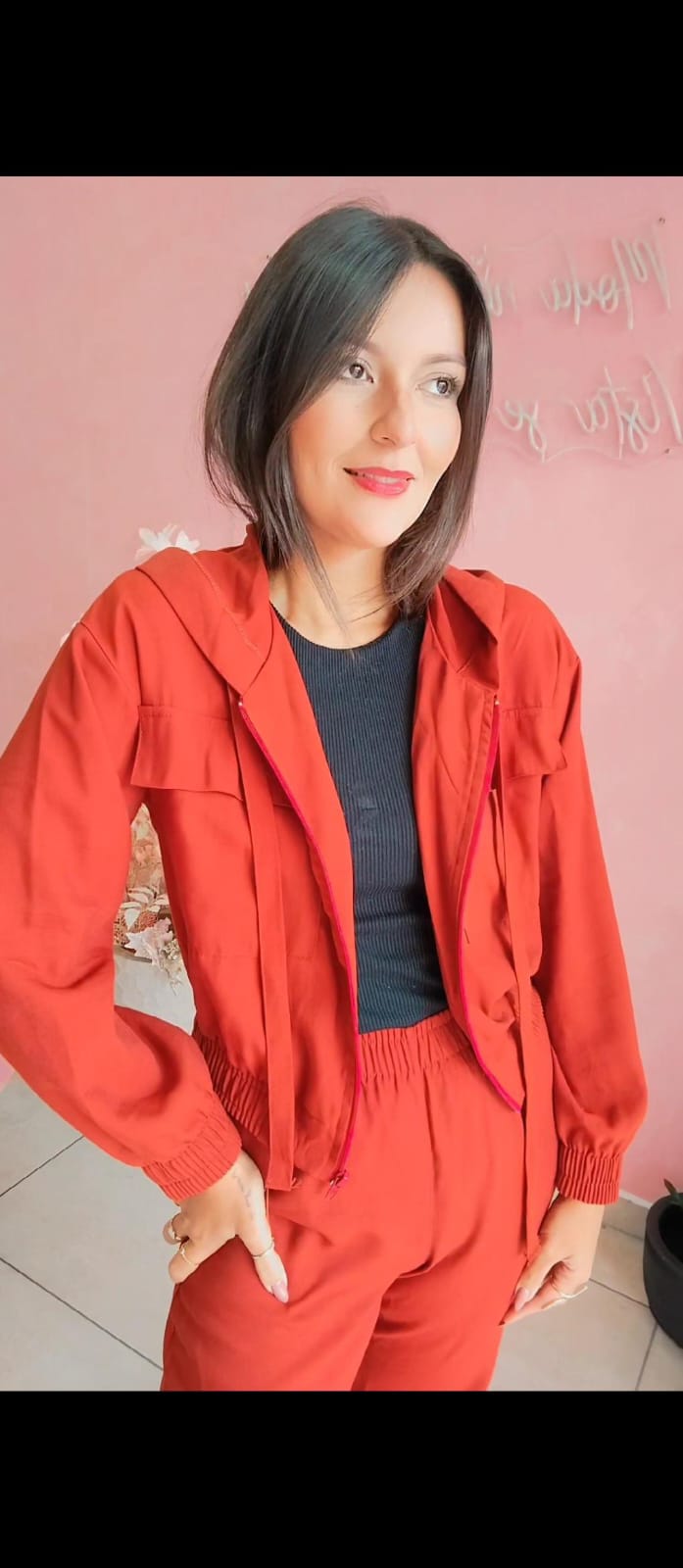 Jaqueta com capuz, elástico na cintura e no punho - telha