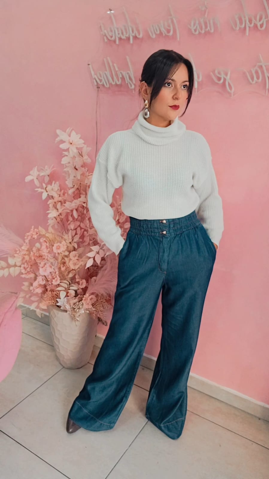 Calça jeans em liocel Wide  Cintura alta com elástico na cintura