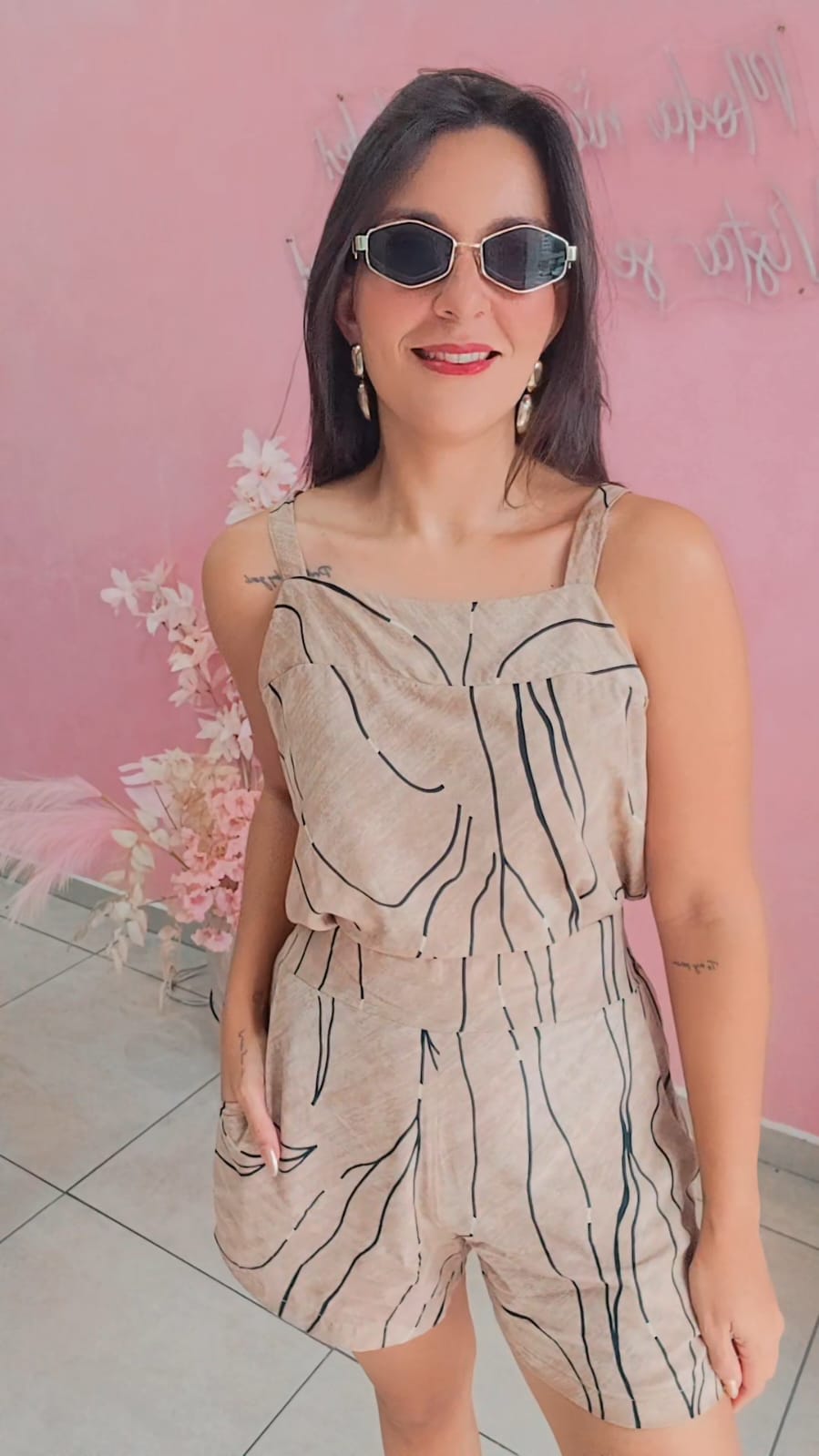 Shorts Viscose cintura alta com elástico na cintura estampado  -Nude e Preto