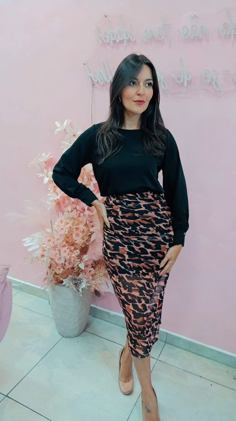 Blusa Curta com manga comprida social Preta