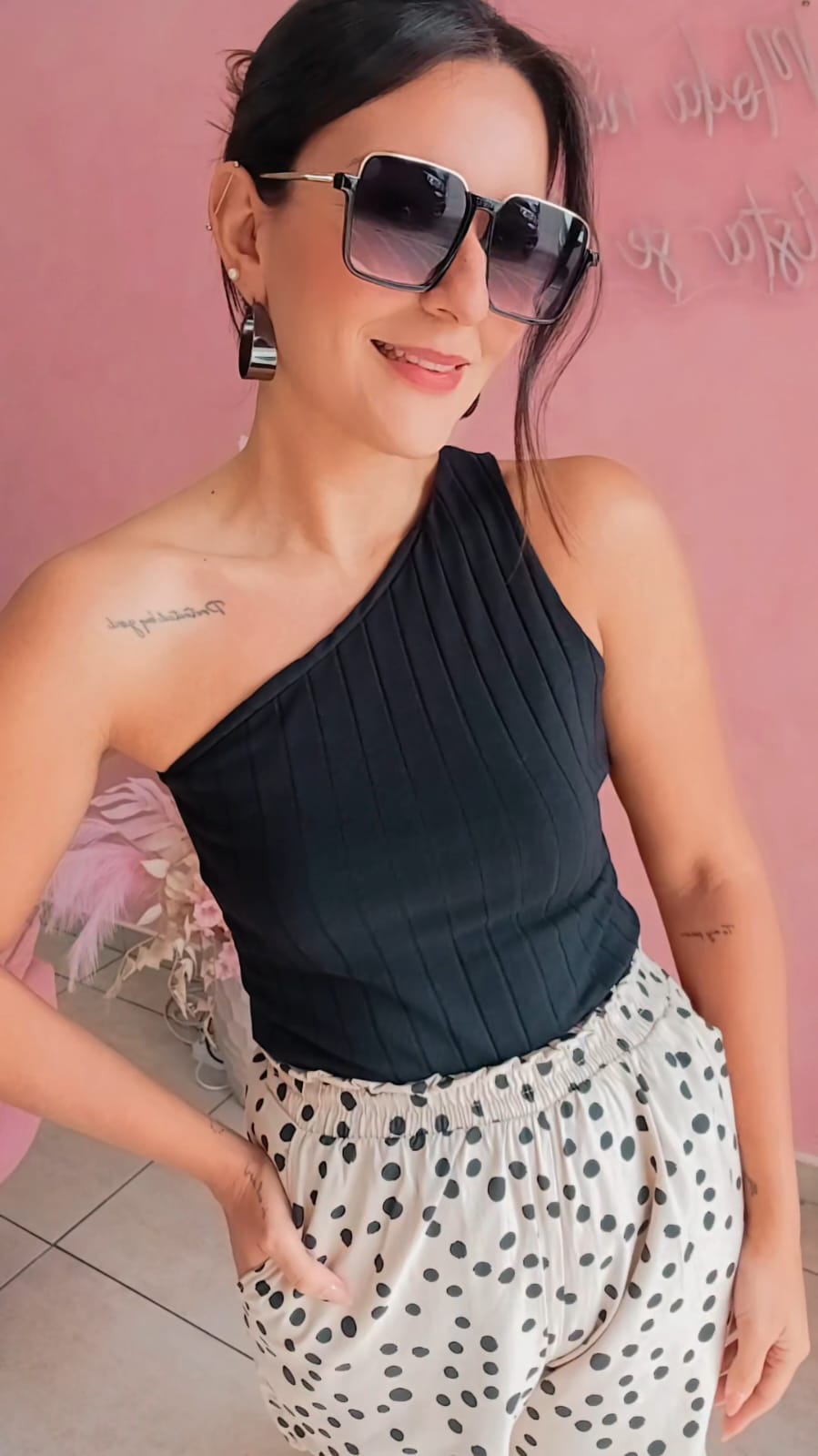 Cropped ombro único malha canelada