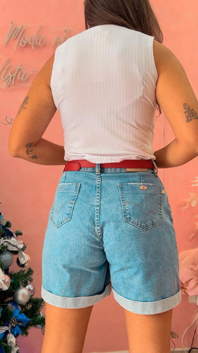 Shorts Jeans meia coxa lavagem clara