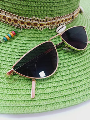 Óculos de Sol meia lua com armação dourada