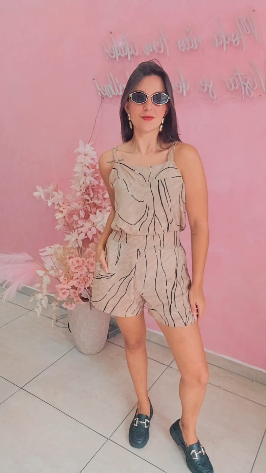 Shorts Viscose cintura alta com elástico na cintura estampado  -Nude e Preto