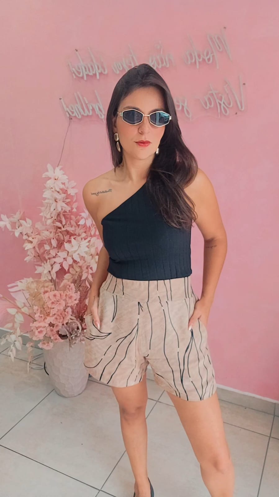 Shorts Viscose cintura alta com elástico na cintura estampado  -Nude e Preto