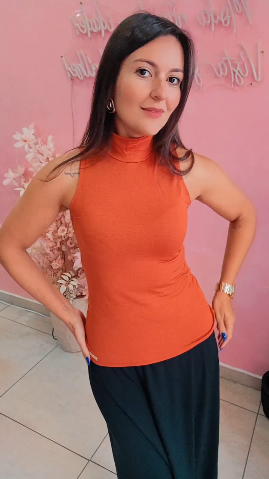 Blusa Gola alta, malha sem manga na cor Terra