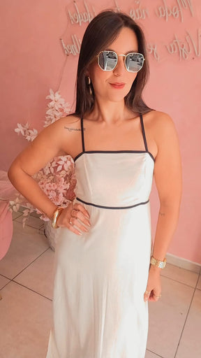 Vestido em viscose e  linho Natural decote quadrado alça fina