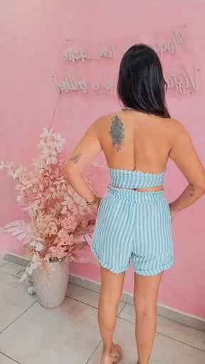 Shorts em linho listrado em azul e branco com elástico na cintura