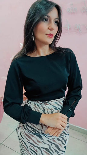 Blusa Curta com manga comprida social Preta