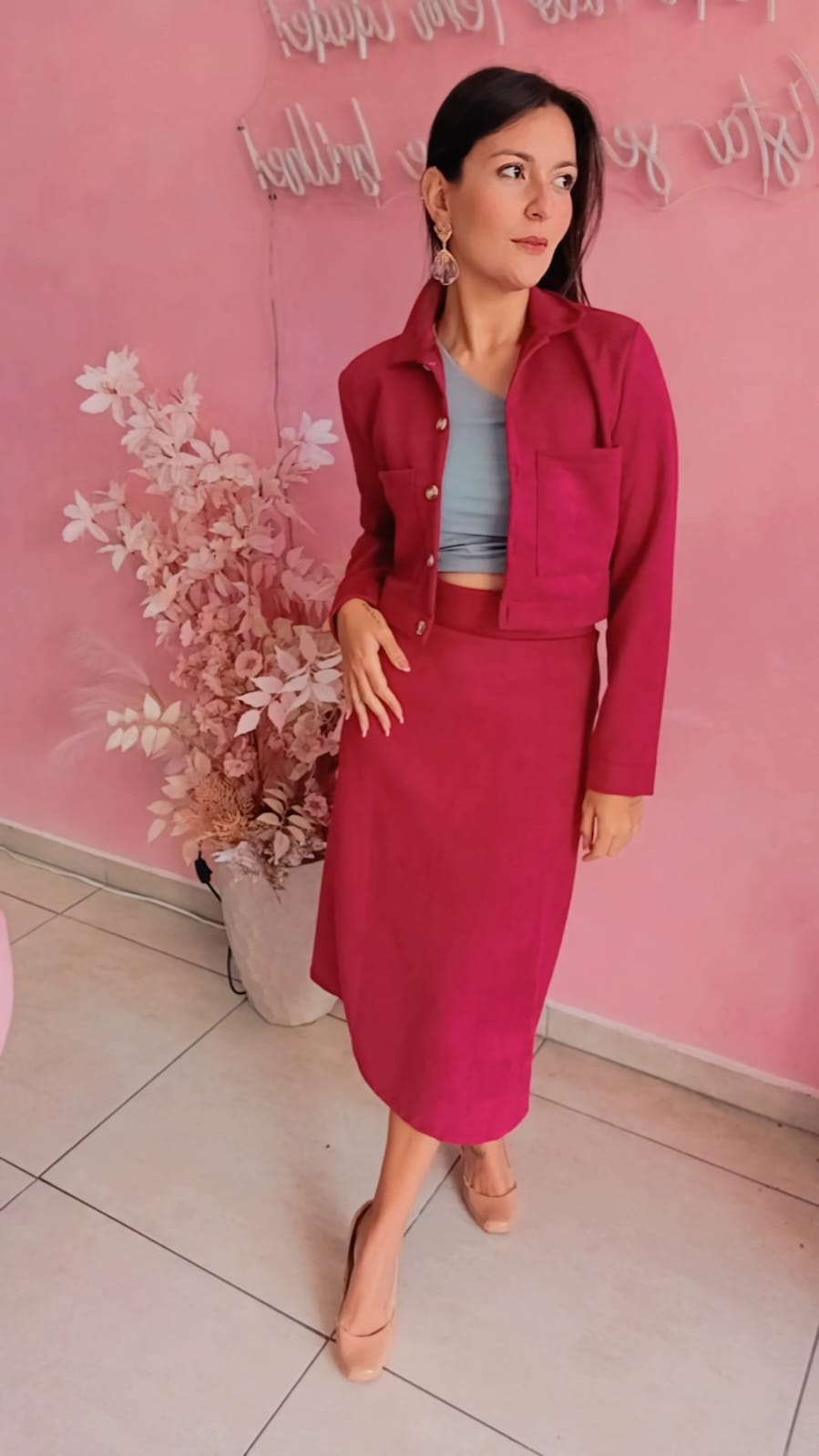 Jaqueta cropped em suede com manga longa Marssala