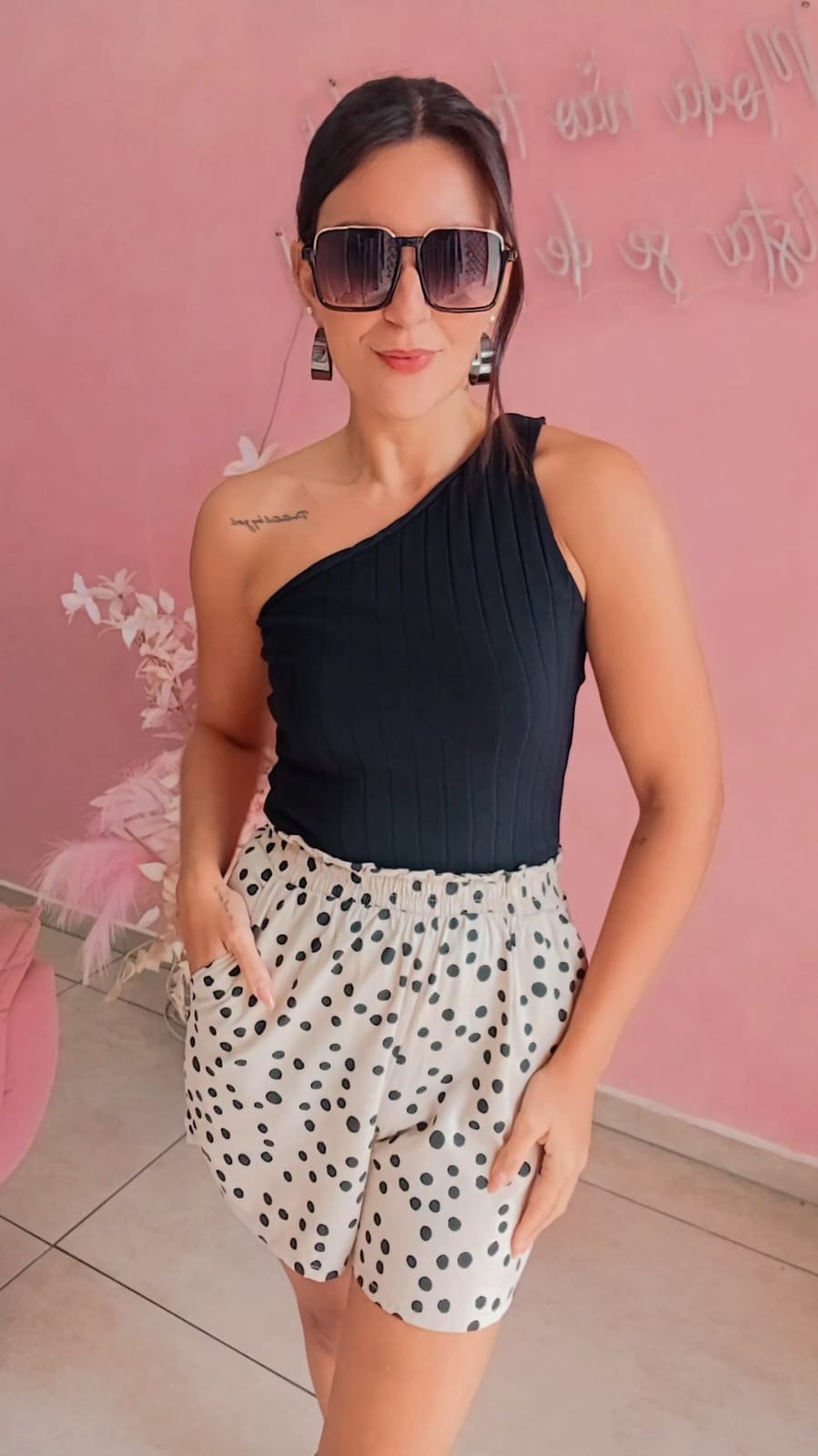 Cropped ombro único malha canelada