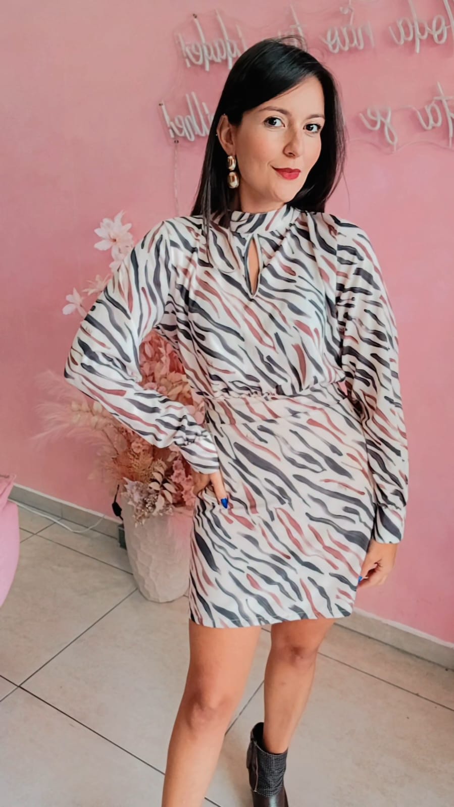 Vestido manga longa abertura nas costas animal print - Tigre