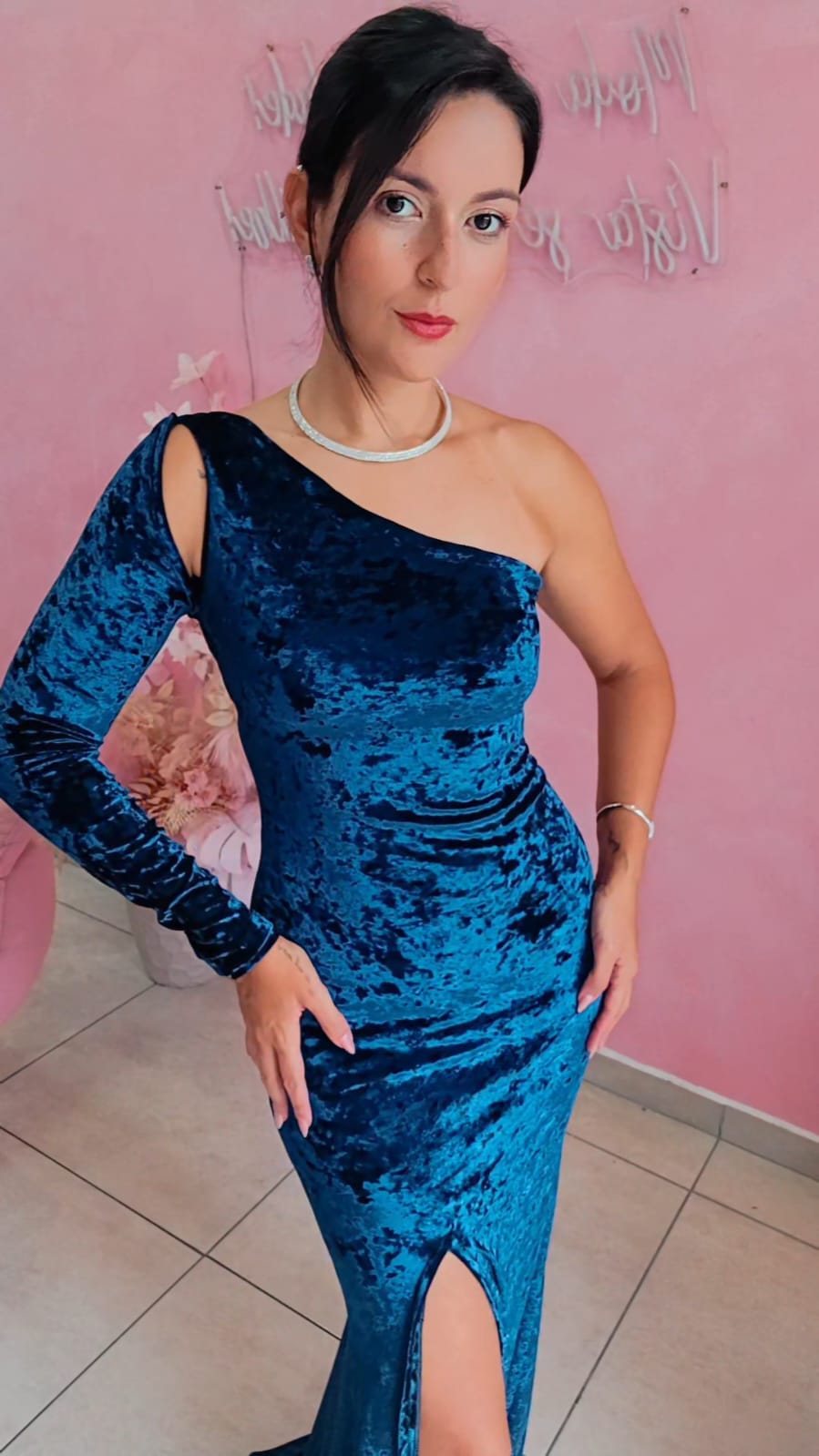 Vestido longo ombro único, manga longa  - Azul