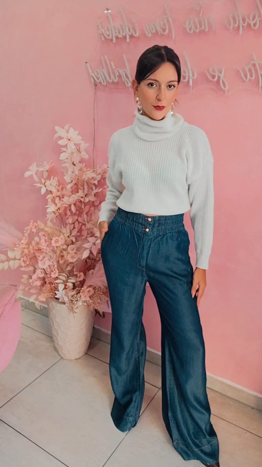 Calça jeans em liocel Wide  Cintura alta com elástico na cintura