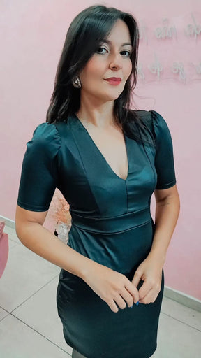 Vestido curto em cirre com manga curta e decote em V - Preto