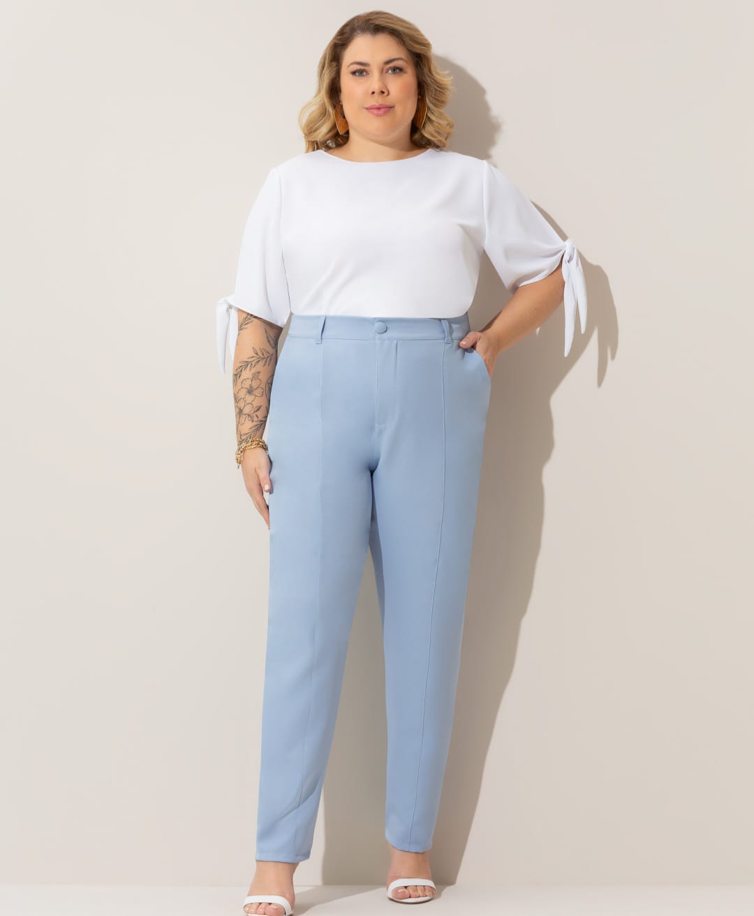 Blusa ampla com amarração na manga