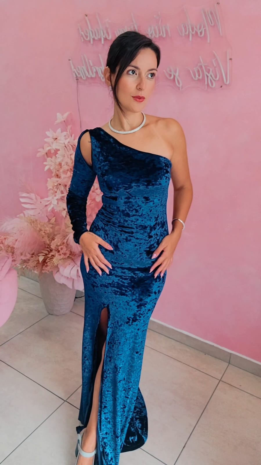 Vestido longo ombro único, manga longa  - Azul