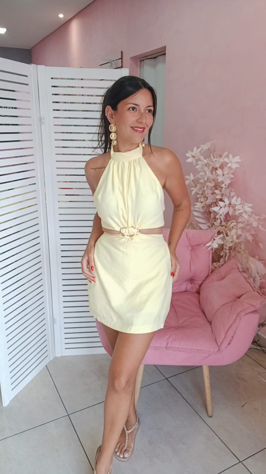 Macaquinho amarelo manteiga com fivela