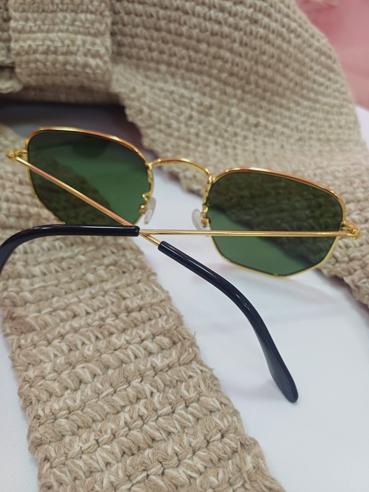 Óculos de Sol hexagonal dourado lente esverdeada