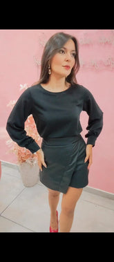 Blusa Curta com manga comprida social Preta