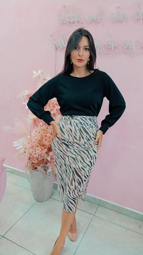 Blusa Curta com manga comprida social Preta