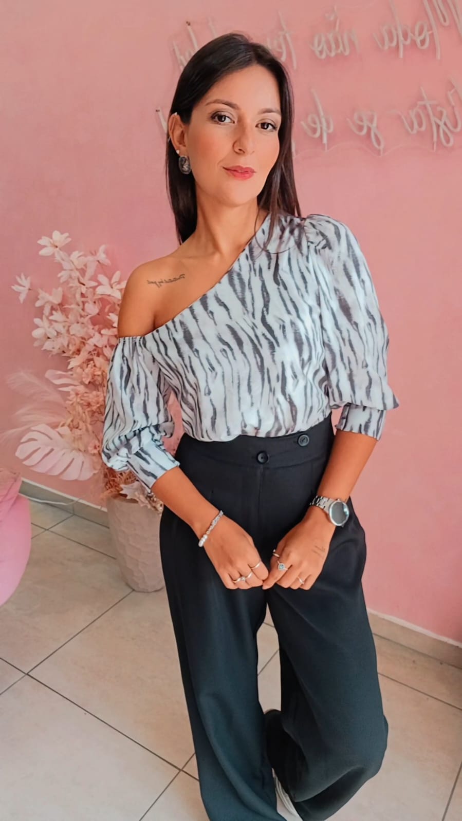 Blusa ombro caido manga 7/8 animal print