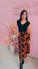 Saia Mid Viscose com elástico na cintura - estampada marrom e preta