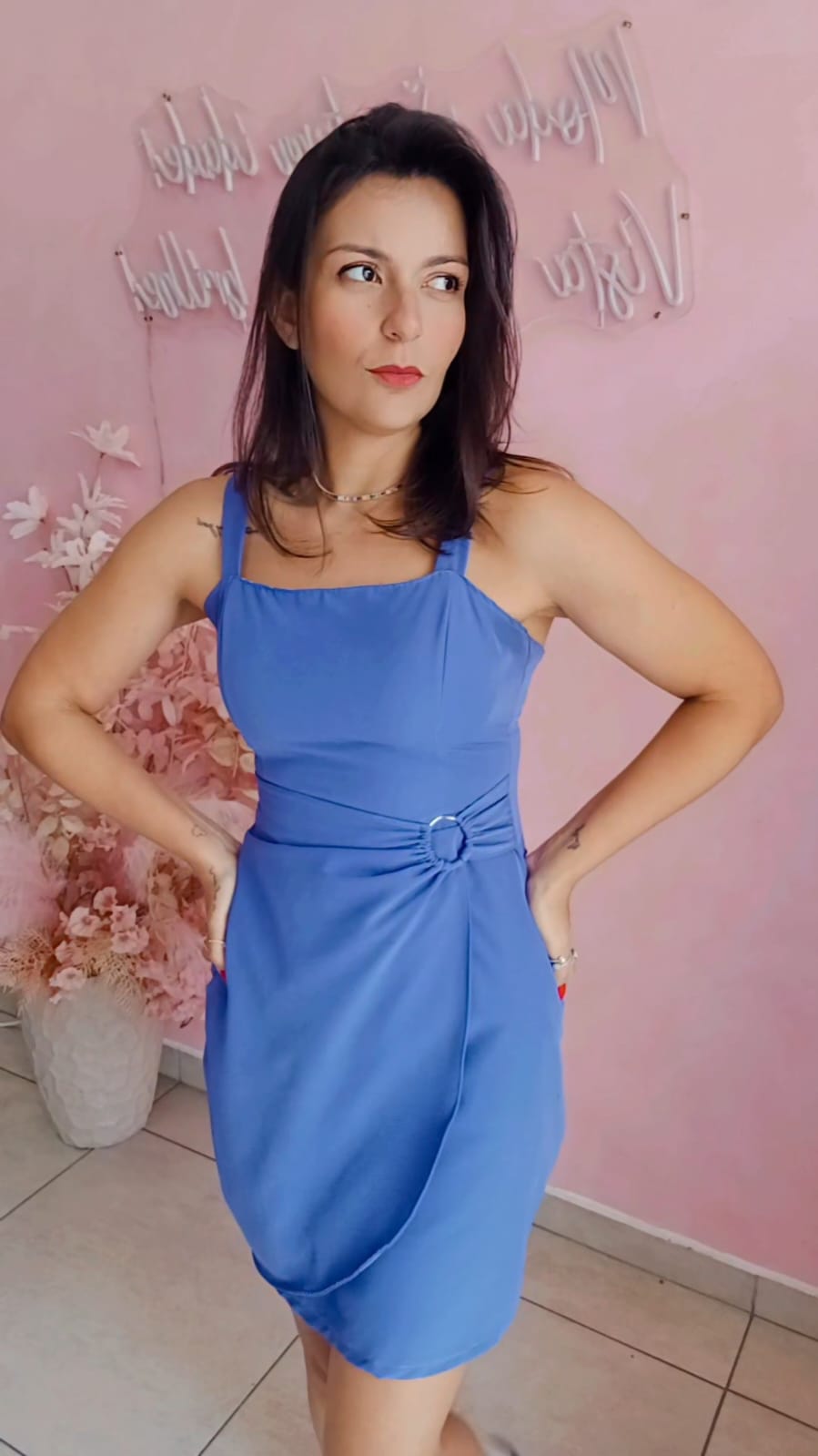 Vestido Curto Roxo de Alça em crepe