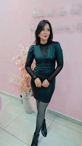 Vestido curto em cirre com manga curta e decote em V - Preto