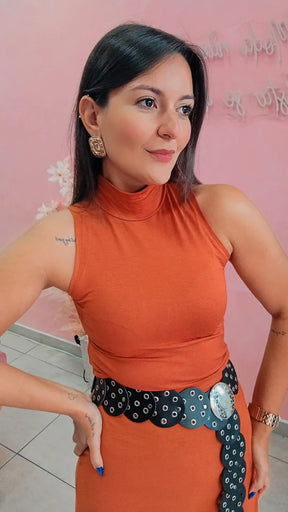 Blusa Gola alta, malha sem manga na cor Terra