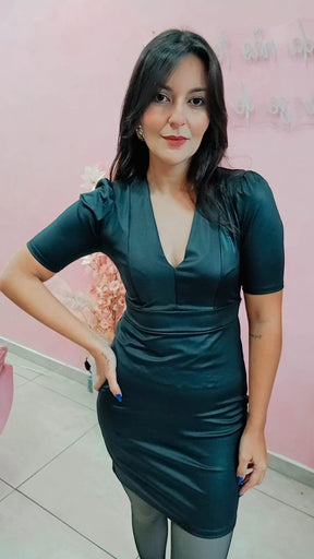 Vestido curto em cirre com manga curta e decote em V - Preto