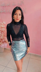 Saia metalizada prateda, com elastico justa ao corpo