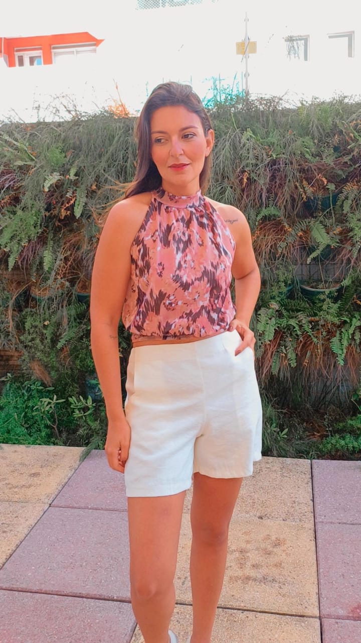 Shorts alfaitaria com bolso lateral cintura media  - OFF White