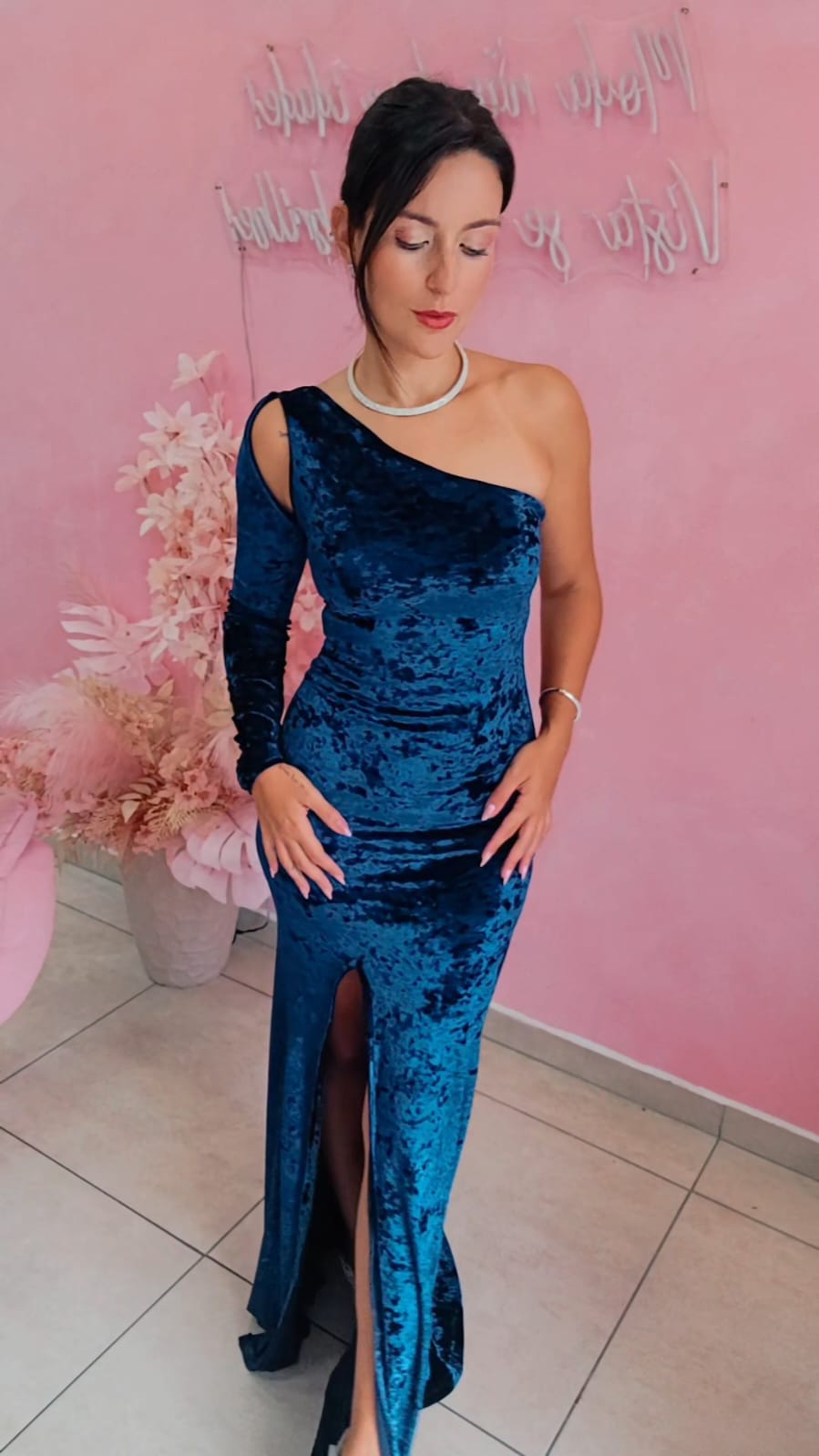 Vestido longo ombro único, manga longa  - Azul