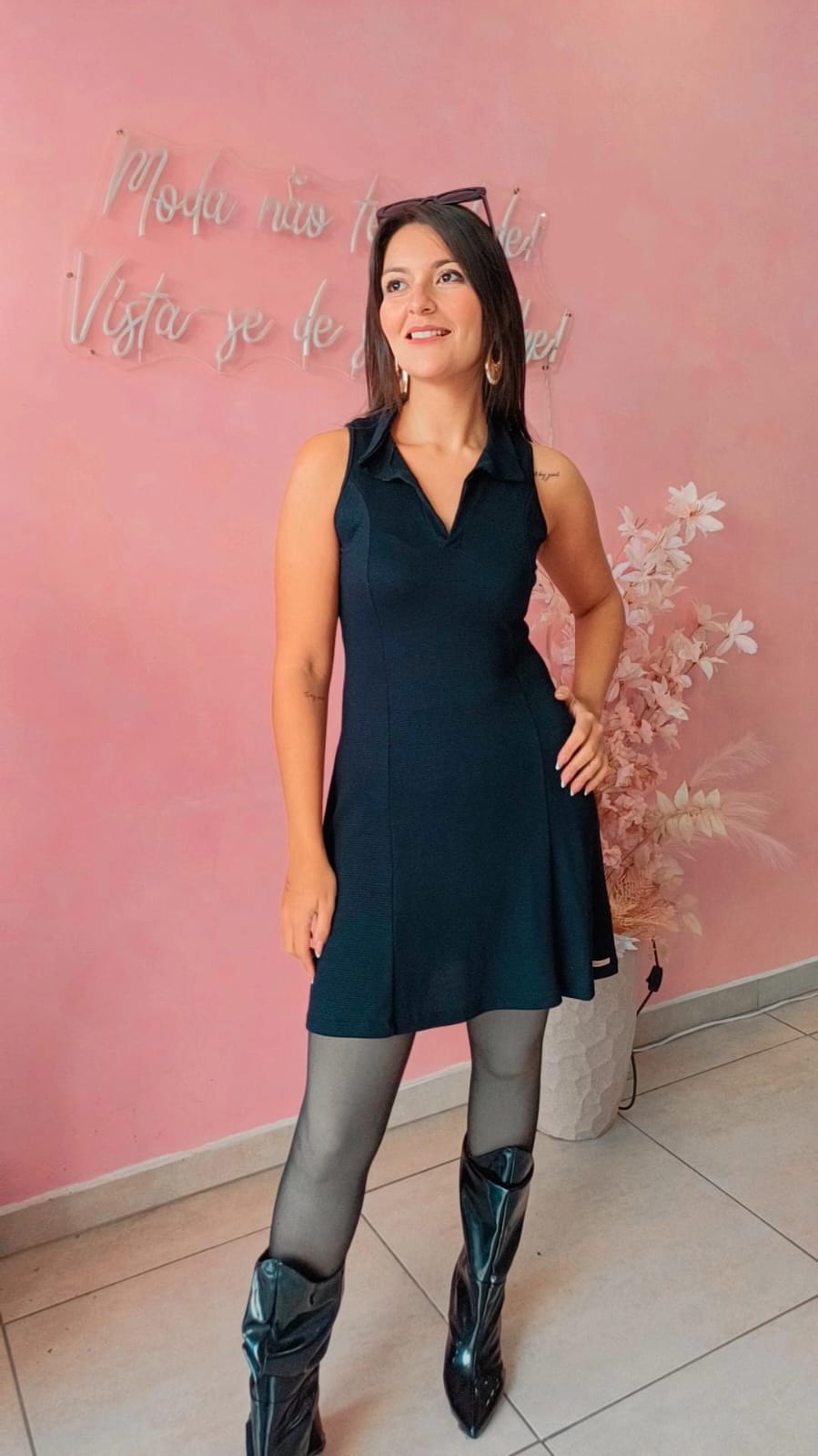 Vestido Curto Viscose Sem Manga Decote em V - Preto