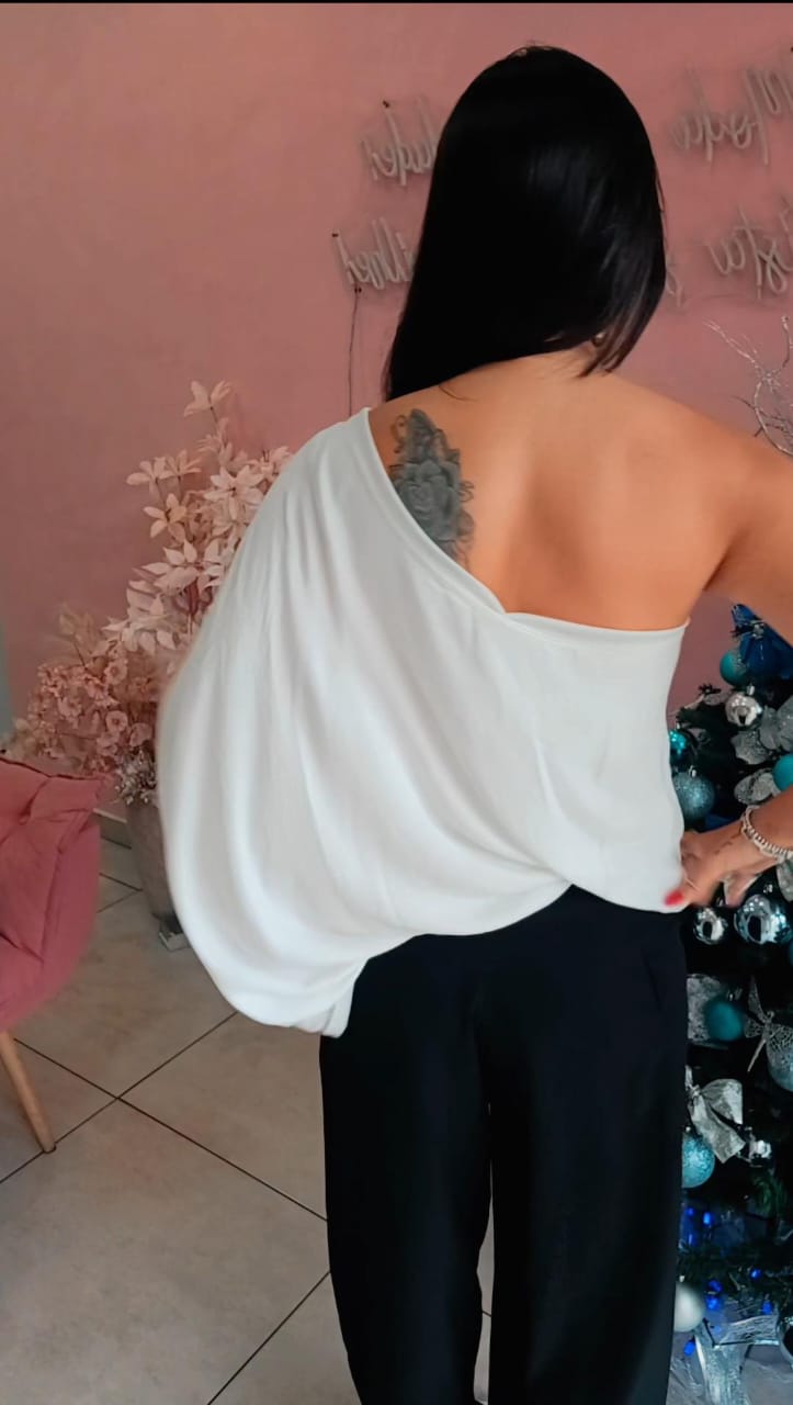 Blusa Ombro único com manga longa Branca
