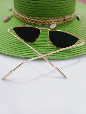 Óculos de Sol meia lua com armação dourada